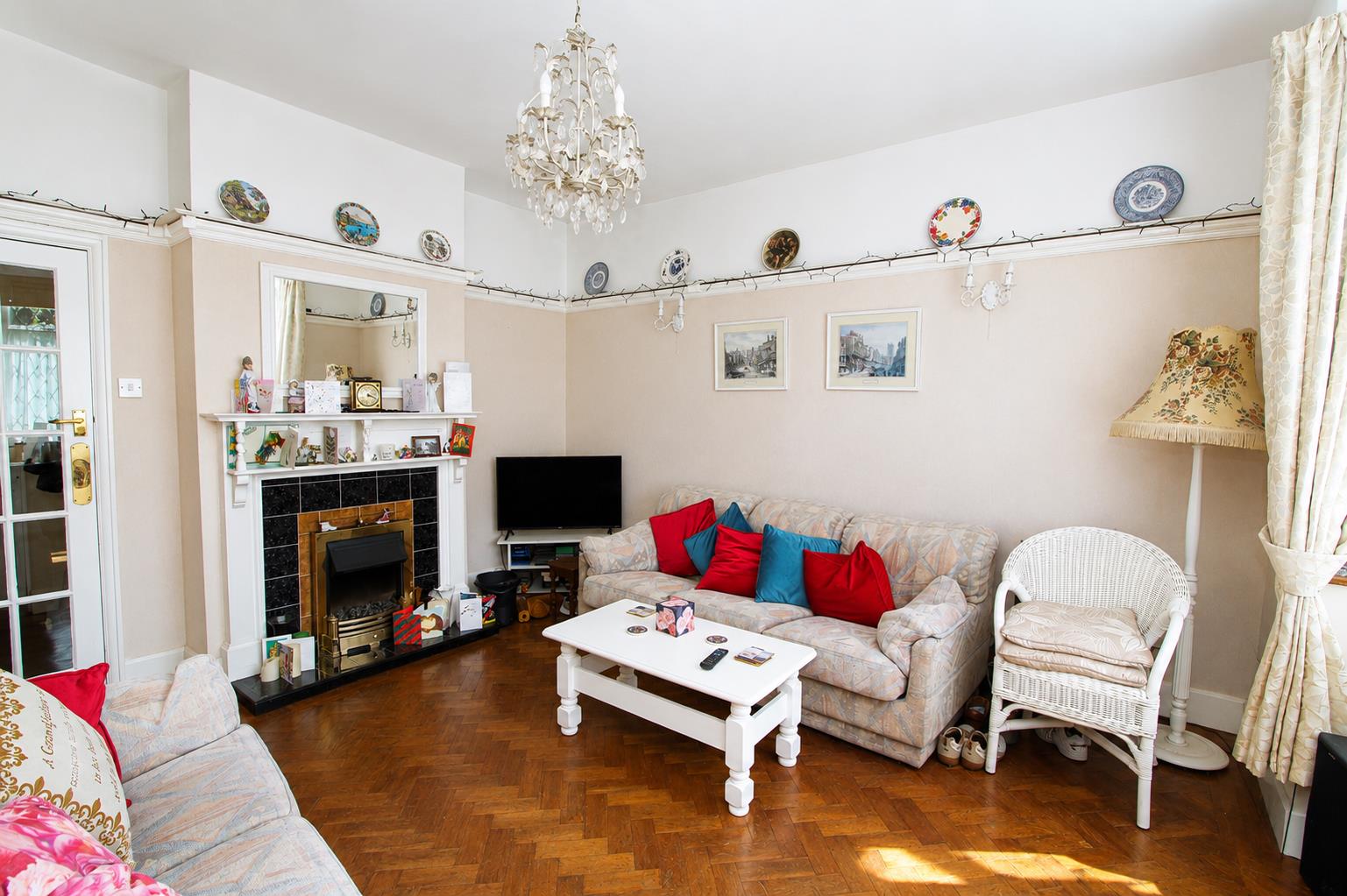 3 bed property in Pine Ridge, Carshalton